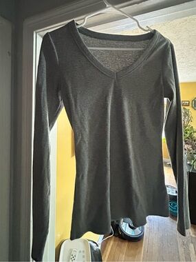 Sonoma Charcoal Gray Long-Sleeve V-Neck Top